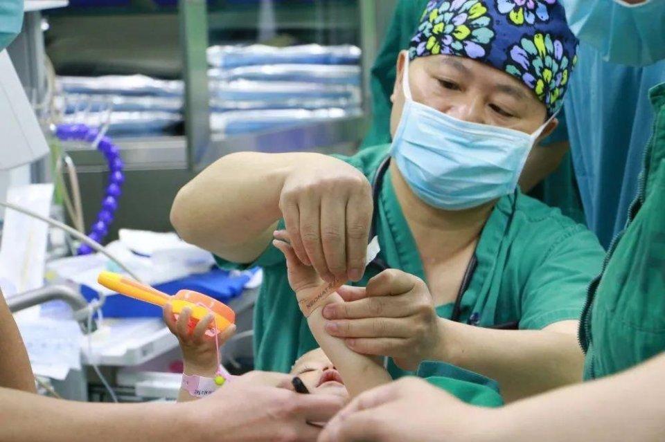 乌苏市妇婴监护型护送