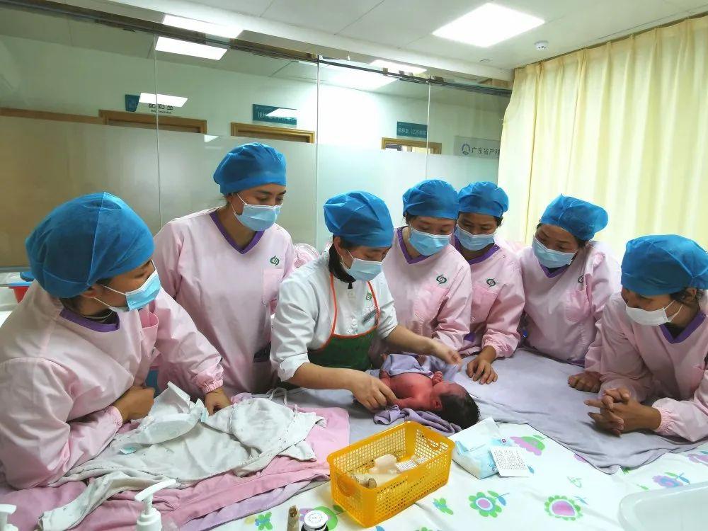 乌苏市妇婴监护型护送